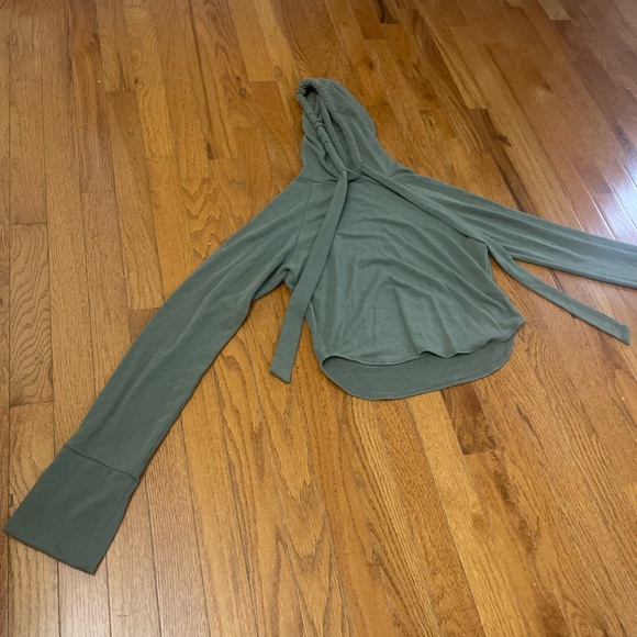 Crop Long-sleeve Hooded Sweater T-shirt - Olive Green - Small - Picture 3 of 8